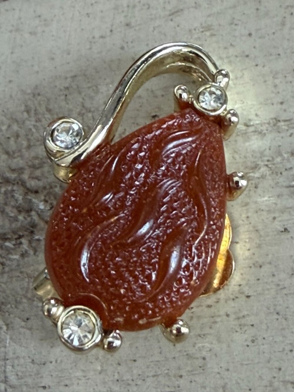 Vintage KRAMER Signed Carved Orange Glass Rhinestone Clip Earrings Gold Tone 50s - Picture 6 of 8